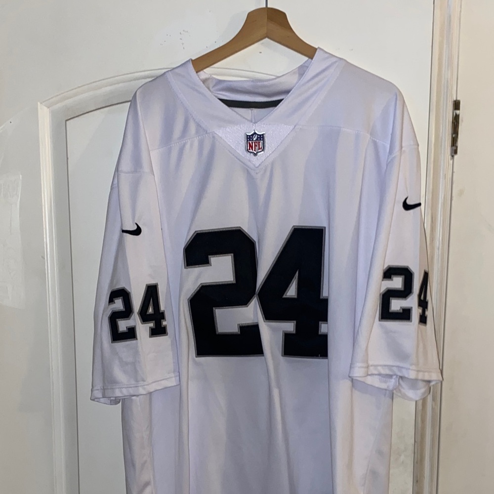 Men’s XL Nike Raider’s Jersey (Marshawn Lynch)